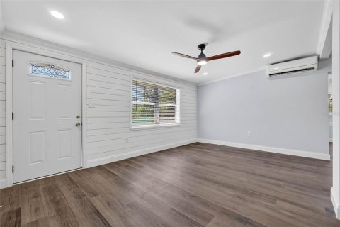 House in New Port Richey, Florida 4 bedrooms, 125.33 sq.m. № 2233909 - photo 17