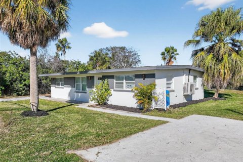 House in New Port Richey, Florida 4 bedrooms, 125.33 sq.m. № 2233909 - photo 7