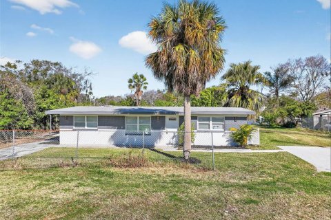 House in New Port Richey, Florida 4 bedrooms, 125.33 sq.m. № 2233909 - photo 5