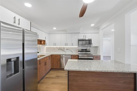 House in New Port Richey, Florida 4 bedrooms, 125.33 sq.m. № 2233909 - photo 28