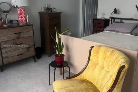 Condominio en alquiler en North Bay Village, Florida, 2 dormitorios, 96.62 m2 № 1950889 - foto 8