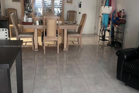 Condominio en alquiler en North Bay Village, Florida, 2 dormitorios, 96.62 m2 № 1950889 - foto 4
