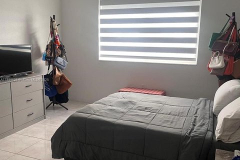 Condominio en alquiler en North Bay Village, Florida, 2 dormitorios, 96.62 m2 № 1950889 - foto 10