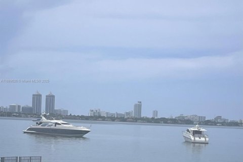 Condominio en alquiler en North Bay Village, Florida, 2 dormitorios, 96.62 m2 № 1950889 - foto 16