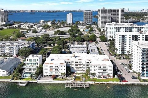 Condominio en alquiler en North Bay Village, Florida, 2 dormitorios, 96.62 m2 № 1950889 - foto 22