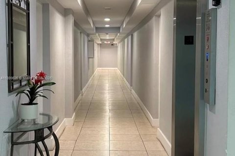 Condominio en alquiler en North Bay Village, Florida, 2 dormitorios, 96.62 m2 № 1950889 - foto 17