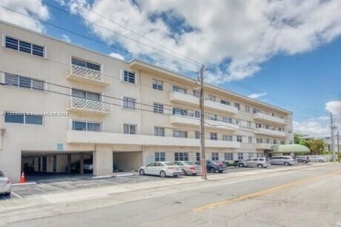 Condominio en alquiler en North Bay Village, Florida, 2 dormitorios, 96.62 m2 № 1950889 - foto 21