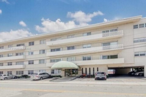 Condominio en alquiler en North Bay Village, Florida, 2 dormitorios, 96.62 m2 № 1950889 - foto 20