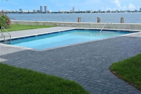 Condominio en alquiler en North Bay Village, Florida, 2 dormitorios, 96.62 m2 № 1950889 - foto 15
