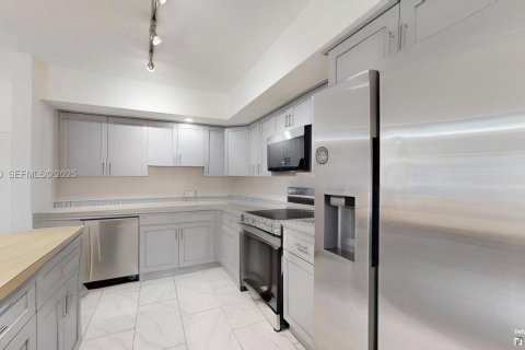 House in Hallandale Beach, Florida 3 bedrooms, 212.47 sq.m. № 1985997 - photo 4