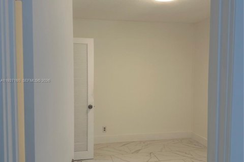 Casa en alquiler en Hallandale Beach, Florida, 3 dormitorios, 212.47 m2 № 1985997 - foto 15