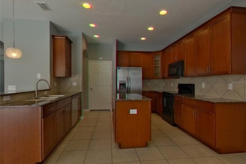 House in Land O' Lakes, Florida 3 bedrooms, 246.38 sq.m. № 1910988 - photo 6