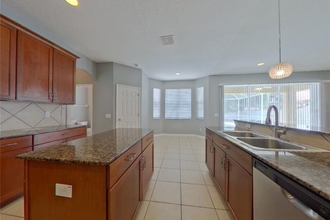 House in Land O' Lakes, Florida 3 bedrooms, 246.38 sq.m. № 1910988 - photo 5