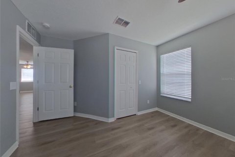 House in Land O' Lakes, Florida 3 bedrooms, 246.38 sq.m. № 1910988 - photo 14