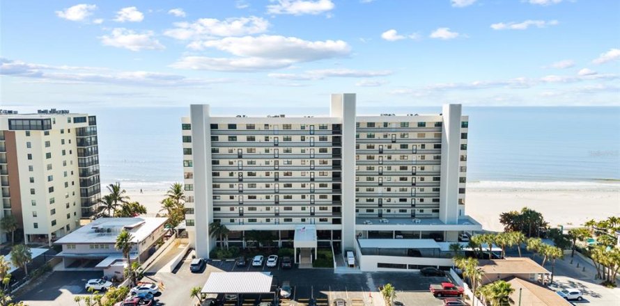Condominio en Madeira Beach, Florida, 2 dormitorios № 2198802