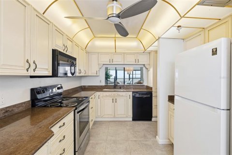 Condominio en venta en Madeira Beach, Florida, 2 dormitorios, 108.51 m2 № 2198802 - foto 10