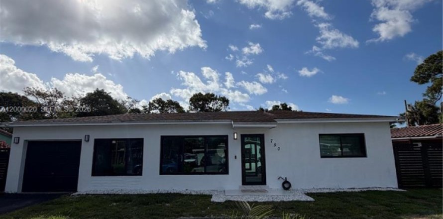 House in Fort Lauderdale, Florida 3 bedrooms, 112.6 sq.m. № 2067135