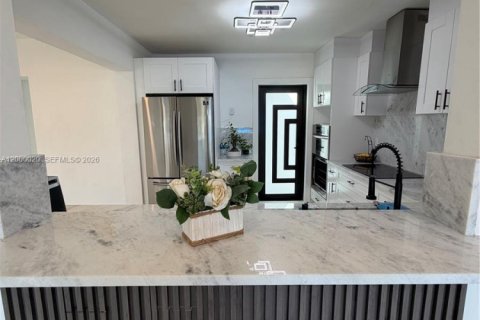 House in Fort Lauderdale, Florida 3 bedrooms, 112.6 sq.m. № 2067135 - photo 6