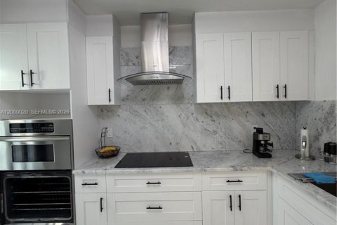 House in Fort Lauderdale, Florida 3 bedrooms, 112.6 sq.m. № 2067135 - photo 10