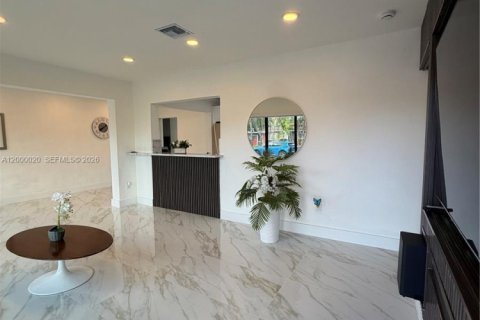 House in Fort Lauderdale, Florida 3 bedrooms, 112.6 sq.m. № 2067135 - photo 2