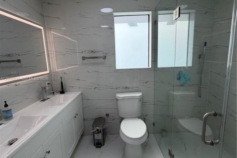 House in Fort Lauderdale, Florida 3 bedrooms, 112.6 sq.m. № 2067135 - photo 15