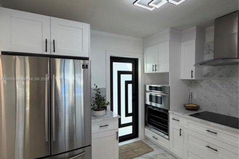 House in Fort Lauderdale, Florida 3 bedrooms, 112.6 sq.m. № 2067135 - photo 11