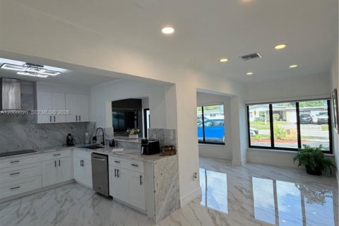 House in Fort Lauderdale, Florida 3 bedrooms, 112.6 sq.m. № 2067135 - photo 7