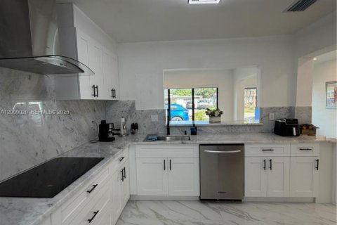 House in Fort Lauderdale, Florida 3 bedrooms, 112.6 sq.m. № 2067135 - photo 8