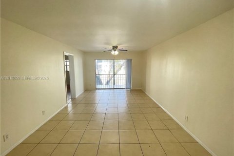 Copropriété à louer à Tamarac, Floride: 2 chambres, 88.16 m2 № 2076176 - photo 2