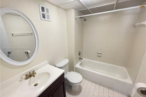 Copropriété à louer à Tamarac, Floride: 2 chambres, 88.16 m2 № 2076176 - photo 6