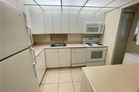Copropriété à louer à Tamarac, Floride: 2 chambres, 88.16 m2 № 2076176 - photo 3