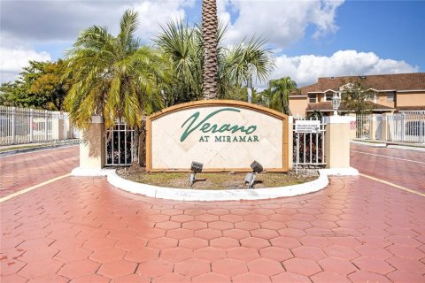 Condo in Miramar, Florida, 2 bedrooms  № 1784164 - photo 25