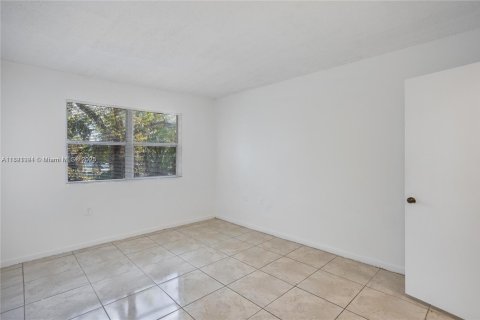 Condo in Miramar, Florida, 2 bedrooms  № 1784164 - photo 15