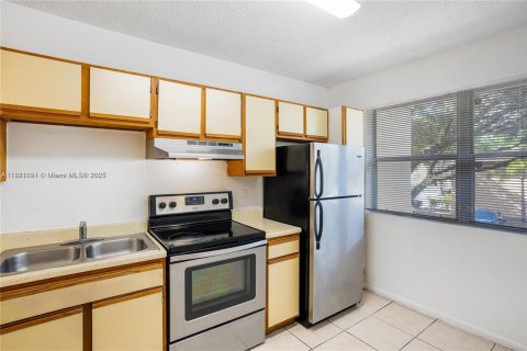 Condo in Miramar, Florida, 2 bedrooms  № 1784164 - photo 2