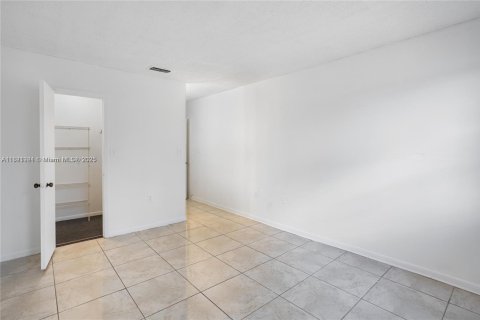Condo in Miramar, Florida, 2 bedrooms  № 1784164 - photo 16