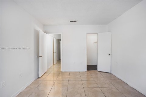 Condo in Miramar, Florida, 2 bedrooms  № 1784164 - photo 11
