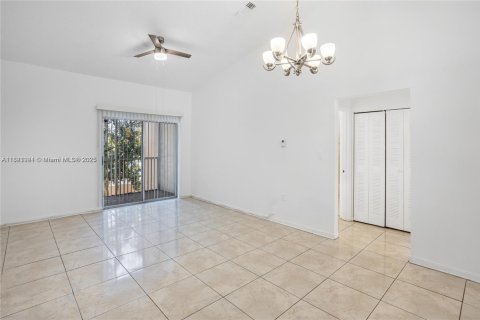 Condo in Miramar, Florida, 2 bedrooms  № 1784164 - photo 1