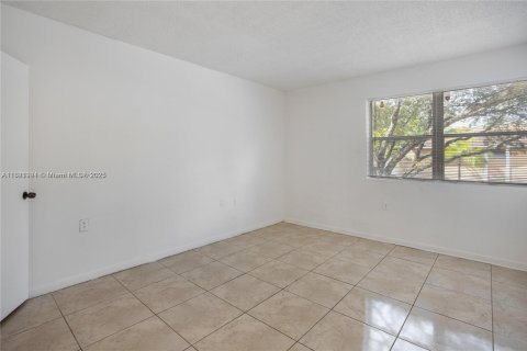 Condo in Miramar, Florida, 2 bedrooms  № 1784164 - photo 9