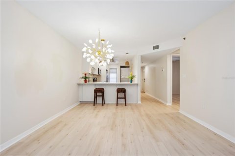 Condo in Venice, Florida, 2 bedrooms  № 1626989 - photo 14