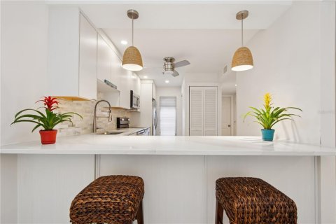 Condo in Venice, Florida, 2 bedrooms  № 1626989 - photo 9