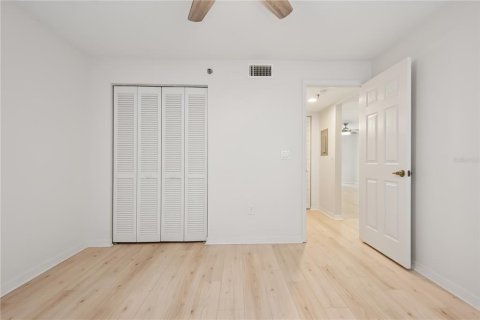 Condo in Venice, Florida, 2 bedrooms  № 1626989 - photo 15