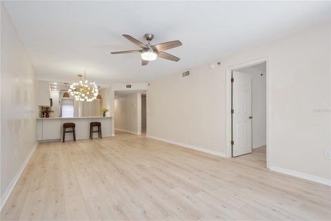 Condo in Venice, Florida, 2 bedrooms  № 1626989 - photo 23