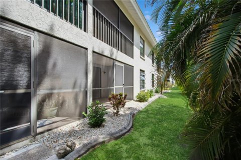 Condo in Venice, Florida, 2 bedrooms  № 1626989 - photo 27