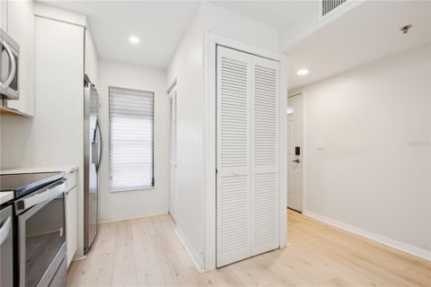 Condo in Venice, Florida, 2 bedrooms  № 1626989 - photo 8