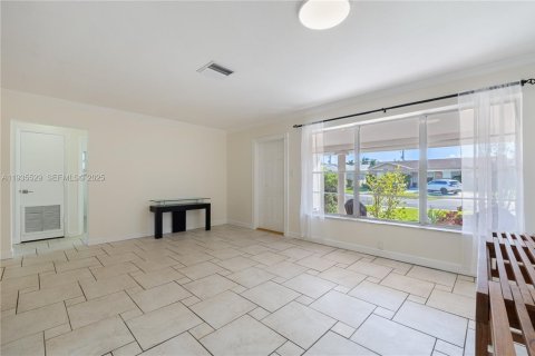 Casa en alquiler en Dania Beach, Florida, 2 dormitorios, 157.93 m2 № 1993585 - foto 4