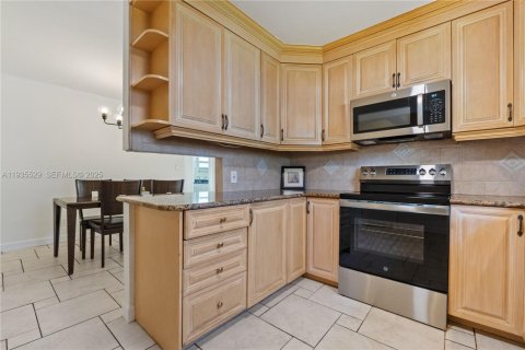 Casa en alquiler en Dania Beach, Florida, 2 dormitorios, 157.93 m2 № 1993585 - foto 9