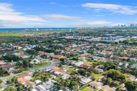 Casa en alquiler en Dania Beach, Florida, 2 dormitorios, 157.93 m2 № 1993585 - foto 27