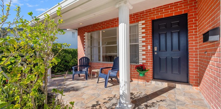 Casa en Dania Beach, Florida 2 dormitorios, 157.93 m2 № 1993585