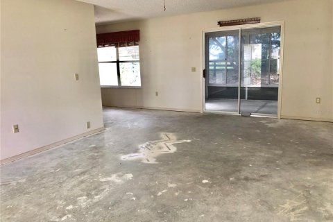 House in Lady Lake, Florida 2 bedrooms, 112.69 sq.m. № 1614158 - photo 5