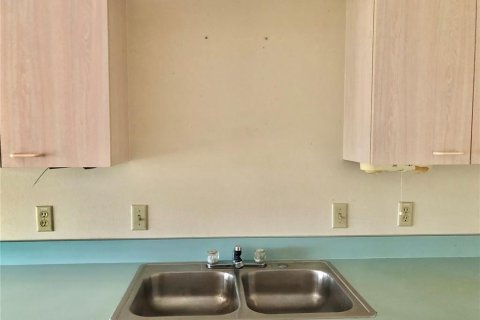 House in Lady Lake, Florida 2 bedrooms, 112.69 sq.m. № 1614158 - photo 10
